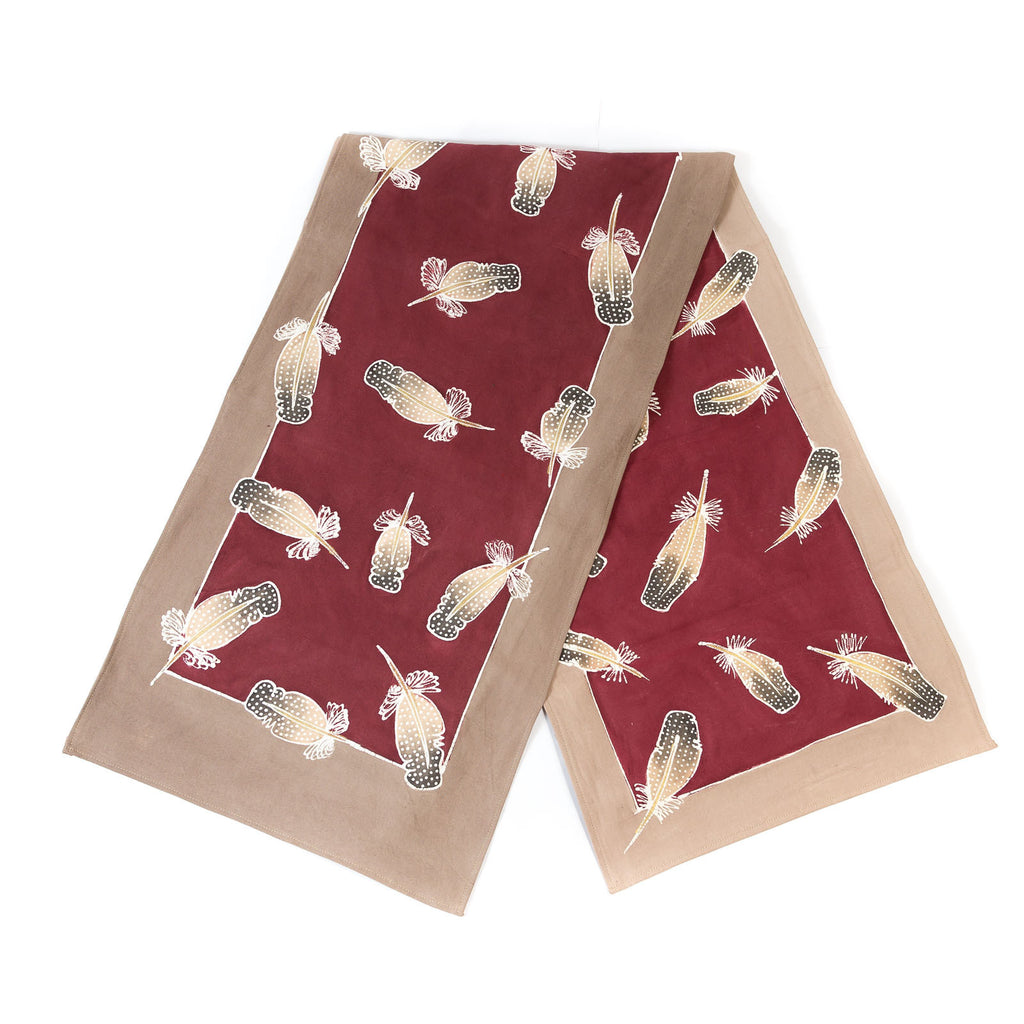 Table runner in organic designs