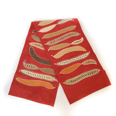 Table runner in organic designs